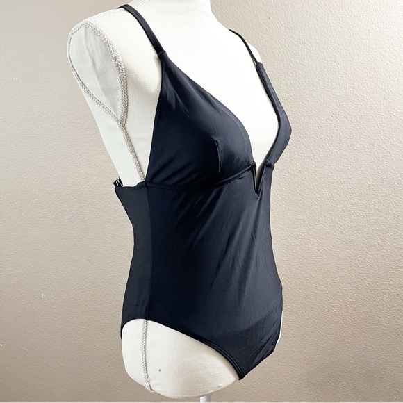 NWT Cupshe Black one piece cross strap deep v-neck swimsuit - Picture 3 of 8